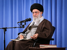 پاسخ امام خامنه‌ای به نامه یک دختر نوجوان درباره ورود به عرصه تکلیف